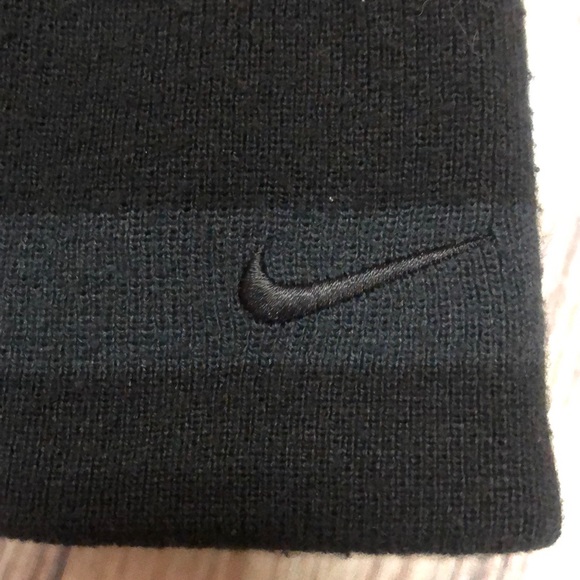 Reversible Nike Golf Beanie - Picture 6 of 8